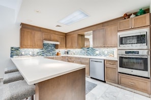 Condo, 2 Bedrooms | Private kitchen