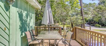 North Carolina Abode - Deck & Grill, Walk to Beach