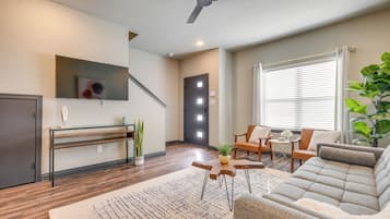 Apartment (2 Bedrooms) | Front of property