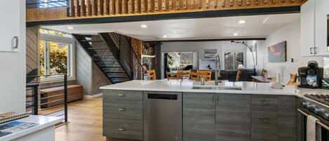 Condo, 3 Bedrooms | Private kitchen | Fridge, oven, coffee/tea maker, toaster