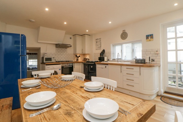 Fridge, dishwasher, electric kettle, toaster