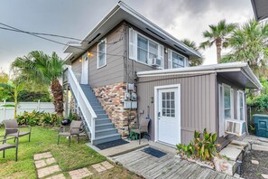 Interior - ~ 1 Mi to the Strand: Central Unit in Galveston! (Galveston)