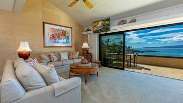 Condo, 3 Bedrooms | Living area
