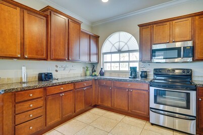 Lanai + Pool: Family-friendly Home in Cape Coral