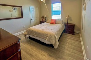 House (4 Bedrooms) | Interior - Lanai + Pool: Family-friendly Home in Cape Coral (Cape Coral)