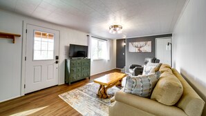 Living area - Lovely Payson Vacation Rental w/ Patio & Grill! (Payson)