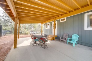 Outdoor dining - Lovely Payson Vacation Rental w/ Patio & Grill! (Payson)