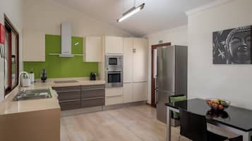 Comfort-Apartment, 2 Schlafzimmer, Nichtraucher, Balkon | Eigene Küche | Kühlschrank, Mikrowelle, Ofen, Herdplatte