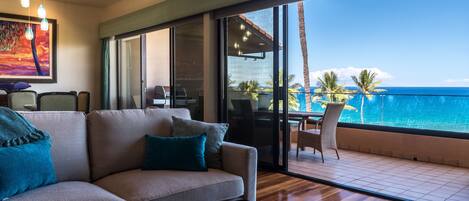 Condo, 2 Bedrooms | Living area