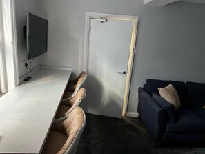 Apartamento, 2 quartos | Sala de reunião