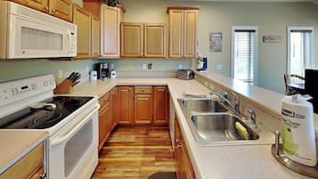 Studio (4 Bedrooms) | Property amenity