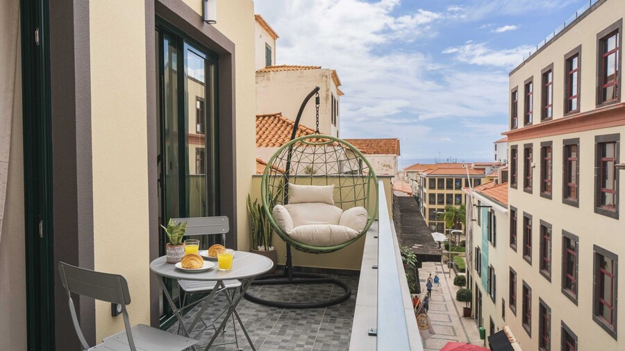 Tanoeiros Residence by An Island Apart