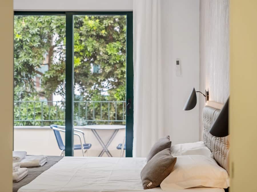 4 bedrooms, desk, laptop workspace, iron/ironing board