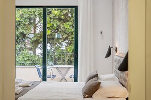 Eenvoudig appartement, Meerdere bedden | 4 slaapkamers, een bureau, een laptopwerkplek