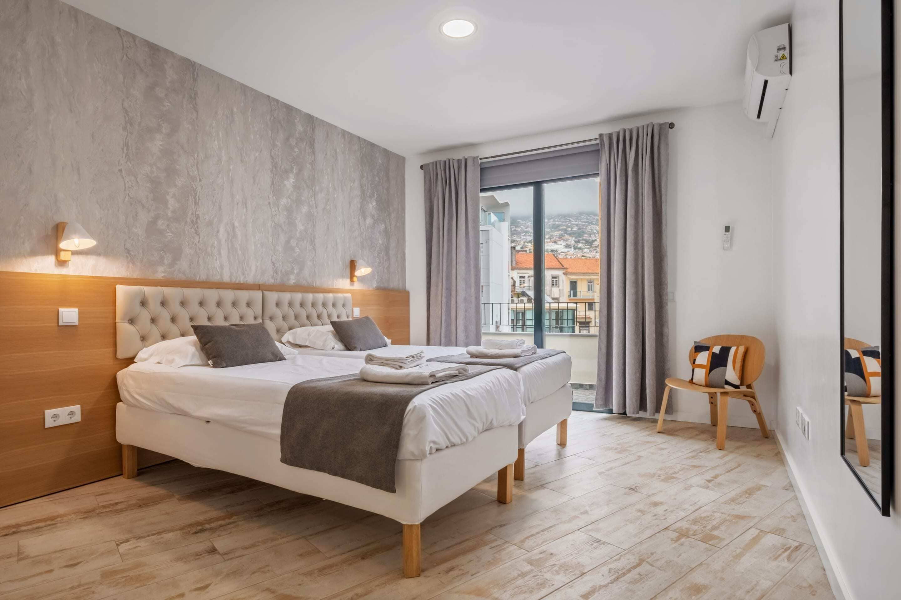 Appartement, plusieurs lits | 4 chambres, bureau, espace de travail pour ordinateur portable