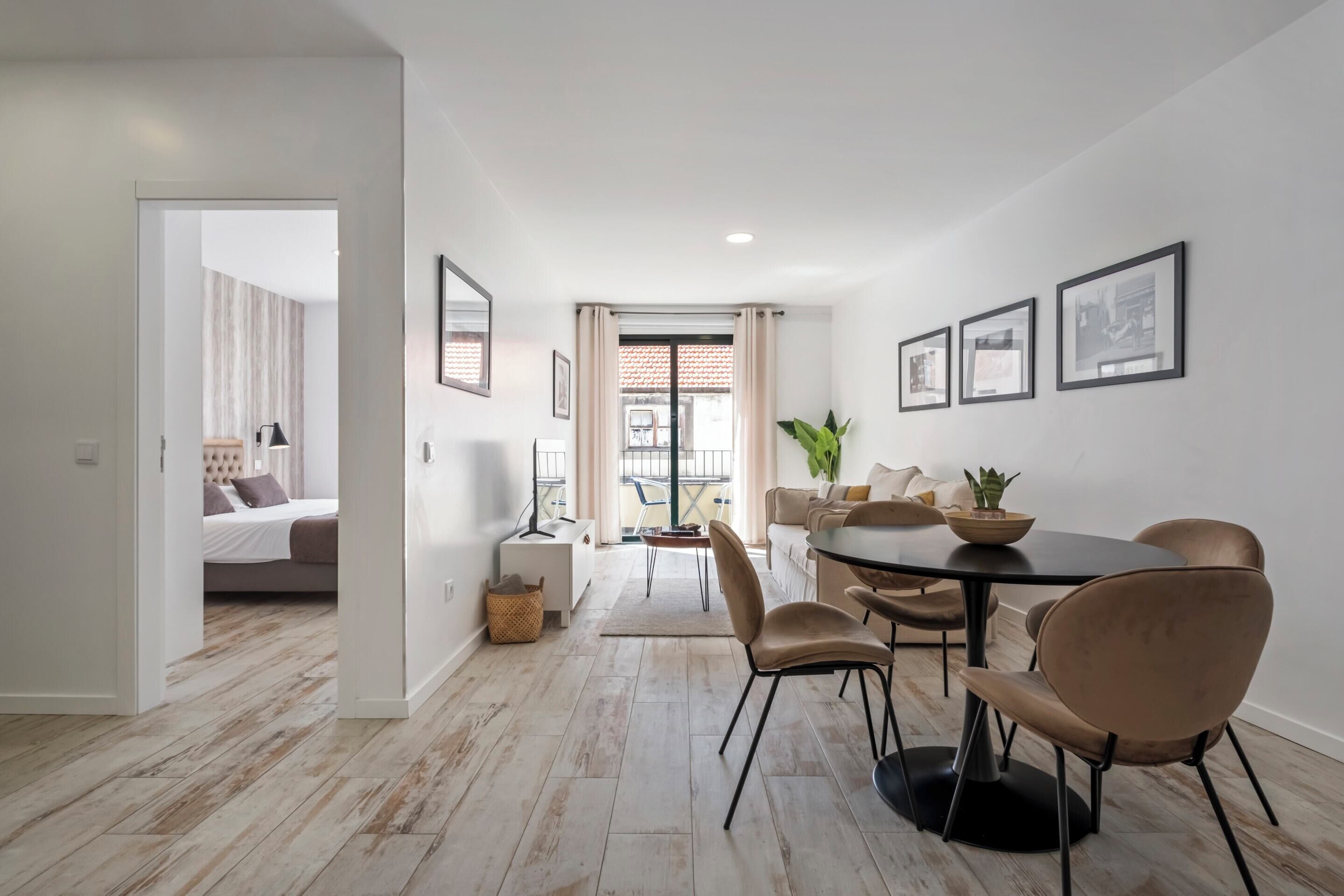 Căn hộ trung tâm thành phố, 1 giường cỡ queen và sofa giường, ban công | Khu ăn uống