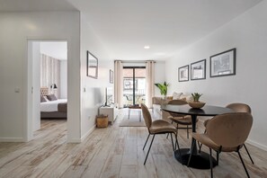 City Apartment, 1 Queen Bed with Sofa bed, Balcony | Dining - Tanoeiros Residence by An Island Apart (Funchal)