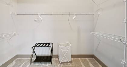 VA - Sutton - Apt 1076