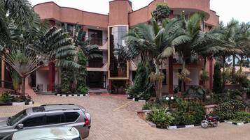 Fachada de la propiedad