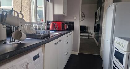 Apartment - Sleeps 4 - Parking - Wifi