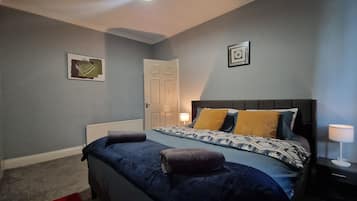 Apartment | 2 bedrooms, iron/ironing board, free WiFi, bed sheets