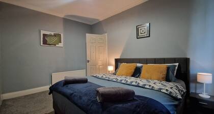 Apartment - Sleeps 4 - Parking - Wifi