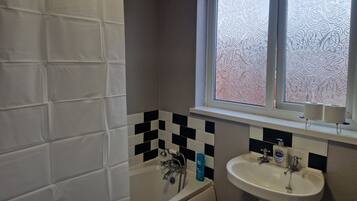 Apartment | Bathroom | Shower, towels