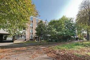 Exterior - Botanical Bliss by Underthedoormat (Richmond)