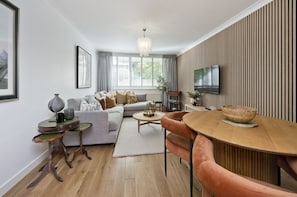 Apartment (2 Bedrooms) | In-room dining