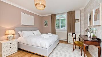 Apartment (2 Bedrooms) | 2 bedrooms, iron/ironing board, bed sheets