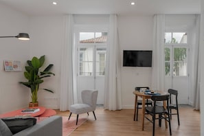 City Apartment, 1 Queen Bed with Sofa bed, Non Smoking | Living area