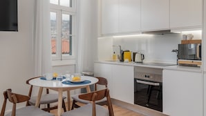 Comfort Apartment, 1 Katil Ratu (Queen) dengan Katil Sofa, Non Smoking | Dapur peribadi