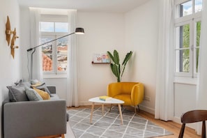 Comfort Apartment, 1 Queen Bed with Sofa bed, Non Smoking | Living area