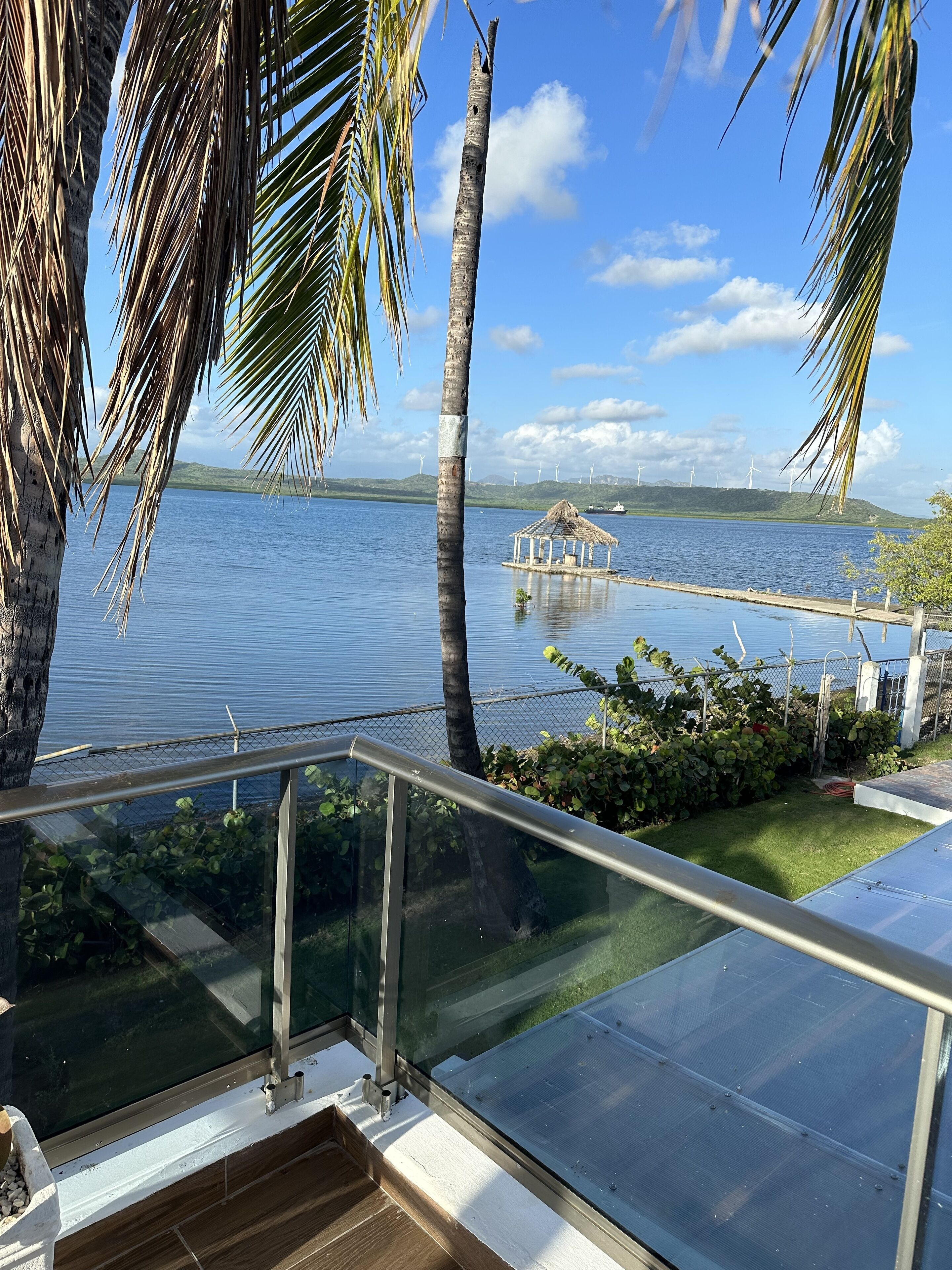 المنطقة المحيطة بالمنشأة