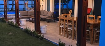 Peaceful and beautiful beach front villa w/pool and 1 min away from las dunas