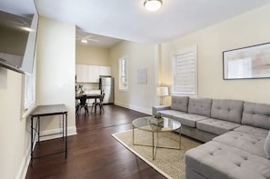 Smart TV - Cute 1bed 1bath Walk to French Q, Bourbon St & Jazz venues. Free street parking (New Orleans)