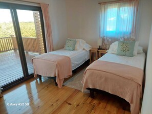 2 bedrooms, in-room safe, desk, WiFi