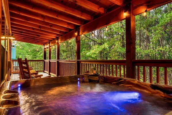 Outdoor spa tub