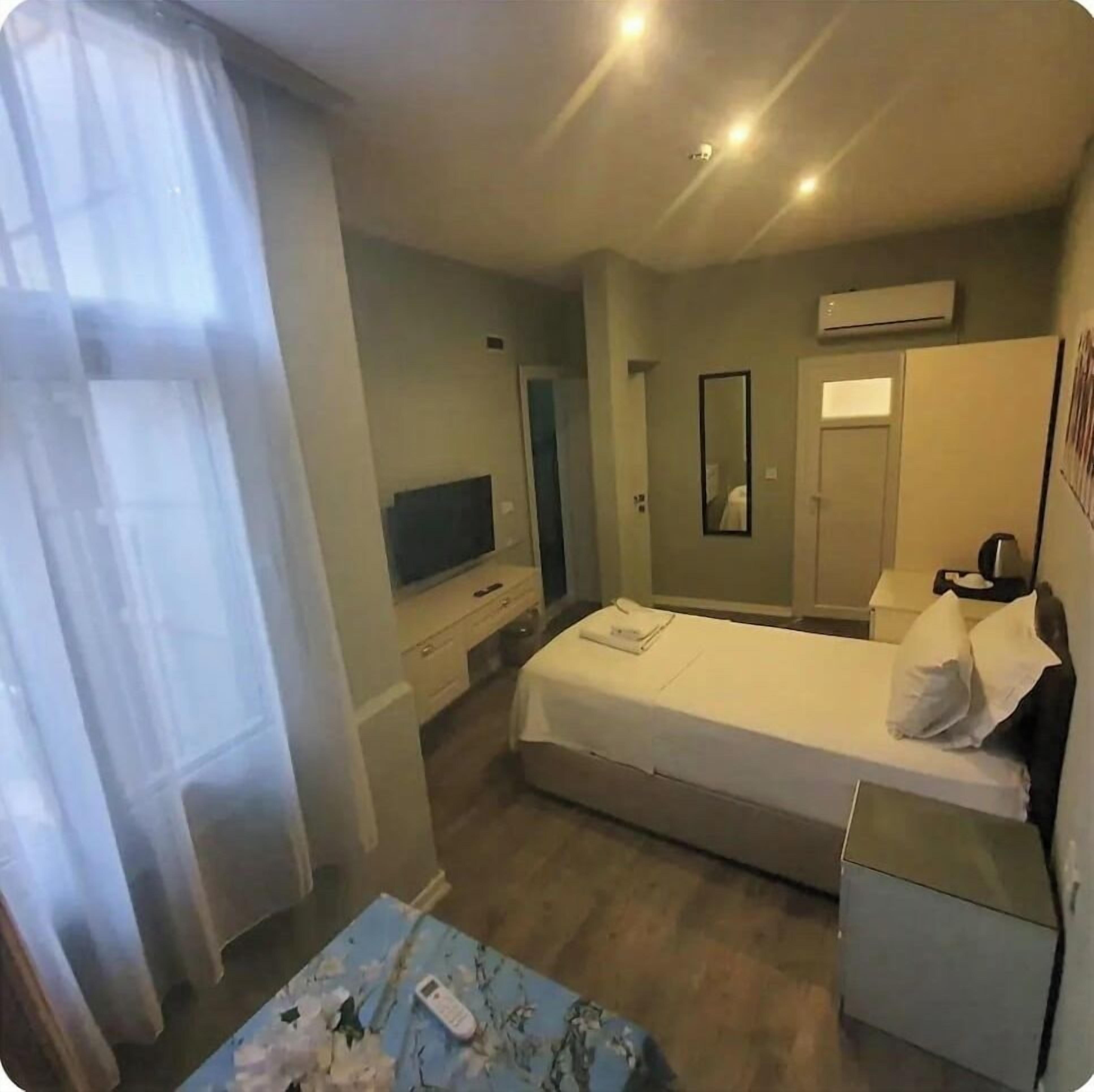 Economy Single Room | Egyptian cotton sheets, premium bedding, minibar, desk