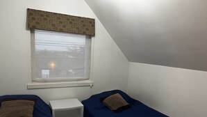 3 soverom, skrivebord, wi-fi (inkludert) og sengetøy