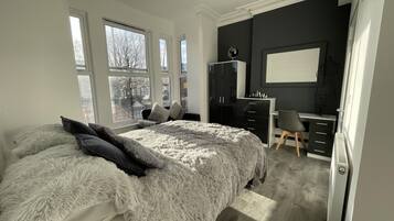 House, Multiple Beds | 6 bedrooms, iron/ironing board, free WiFi, bed sheets