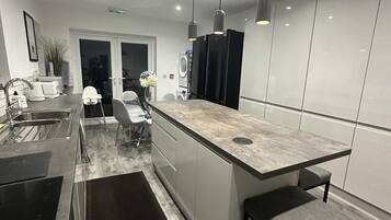 House, Multiple Beds | Private kitchen | Fridge, microwave, oven, stovetop