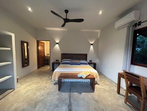 6 bedrooms, desk, iron/ironing board, WiFi