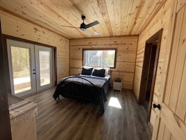 1 habitación, cortinas blackout, wifi gratis y ropa de cama