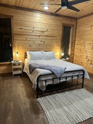 Family Cabin, 4 Bedrooms, River View | Blackout drapes, free WiFi, bed sheets - Hochabel Hotel (Idabel)