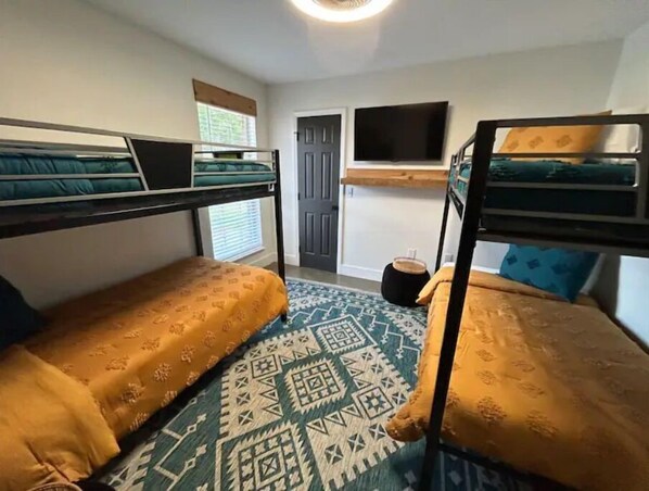 3 bedrooms, free WiFi, bed sheets