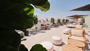 A rooftop terrace with outdoor seating, potted plants, and a view of the city skyline. - ESTIMAR Valencia (Valencia)