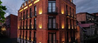 Atrium Boutique Hotel