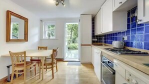 Kaffetrakter/tekoker, kjøleskap, ovn og oppvaskmaskin