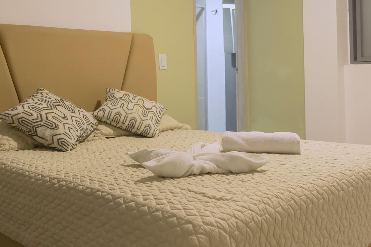 Comfort Double Room | 1 bilik tidur, gebar bulu kapas, bar mini, dihias secara berasingan